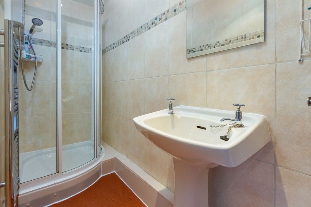 elim-guest-house-windermere-room-4-shower-room