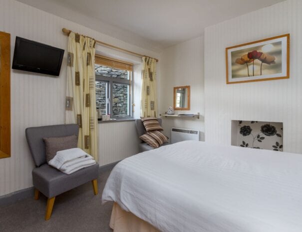 elim-guest-house-windermere-room-8-standard-double-bedroom-with-en-suite-bathroom
