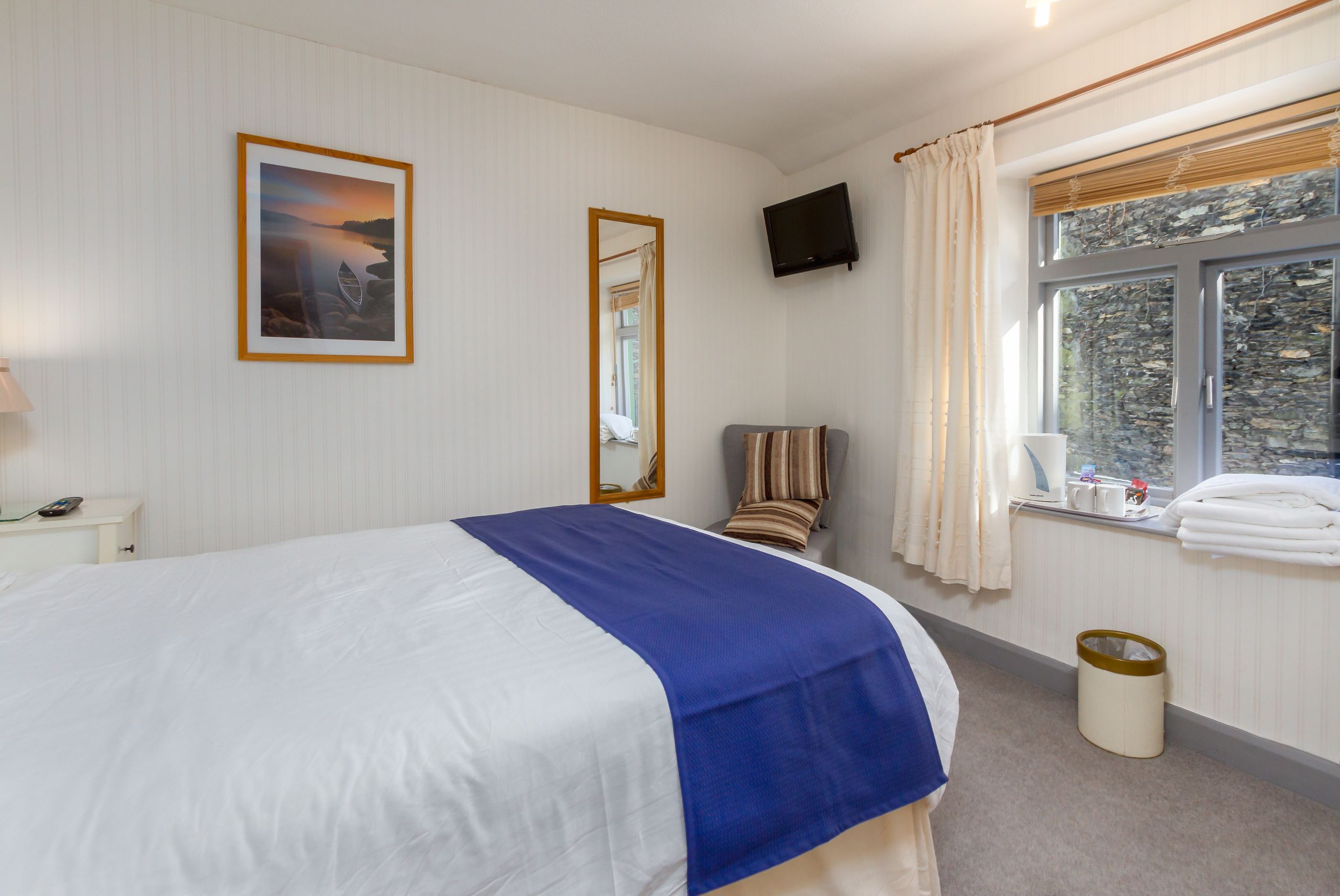 elim-guest-house-windermere-room-9-standard-double-bedroom-with-shower-room (2)